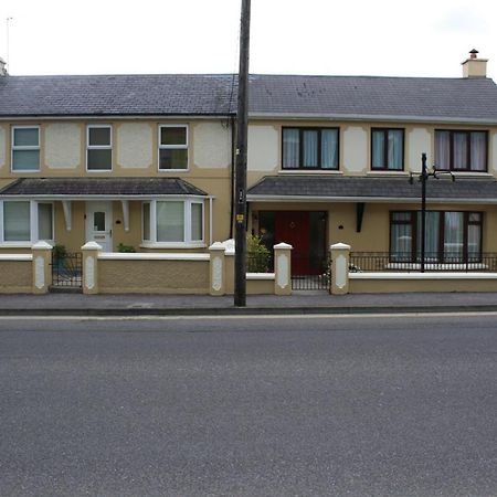 Luxury Townhouse -Free Private Parking- 2 Bedrooms Both En-Suite -Sleeps 5 - Fully Equipped Kitchen, Dining Room- Living Room With Tv Dvd Outside Courtyard With Seating - Fast Wi-Fi- 2-Minute Walk To Town Centre Killarney Exteriér fotografie