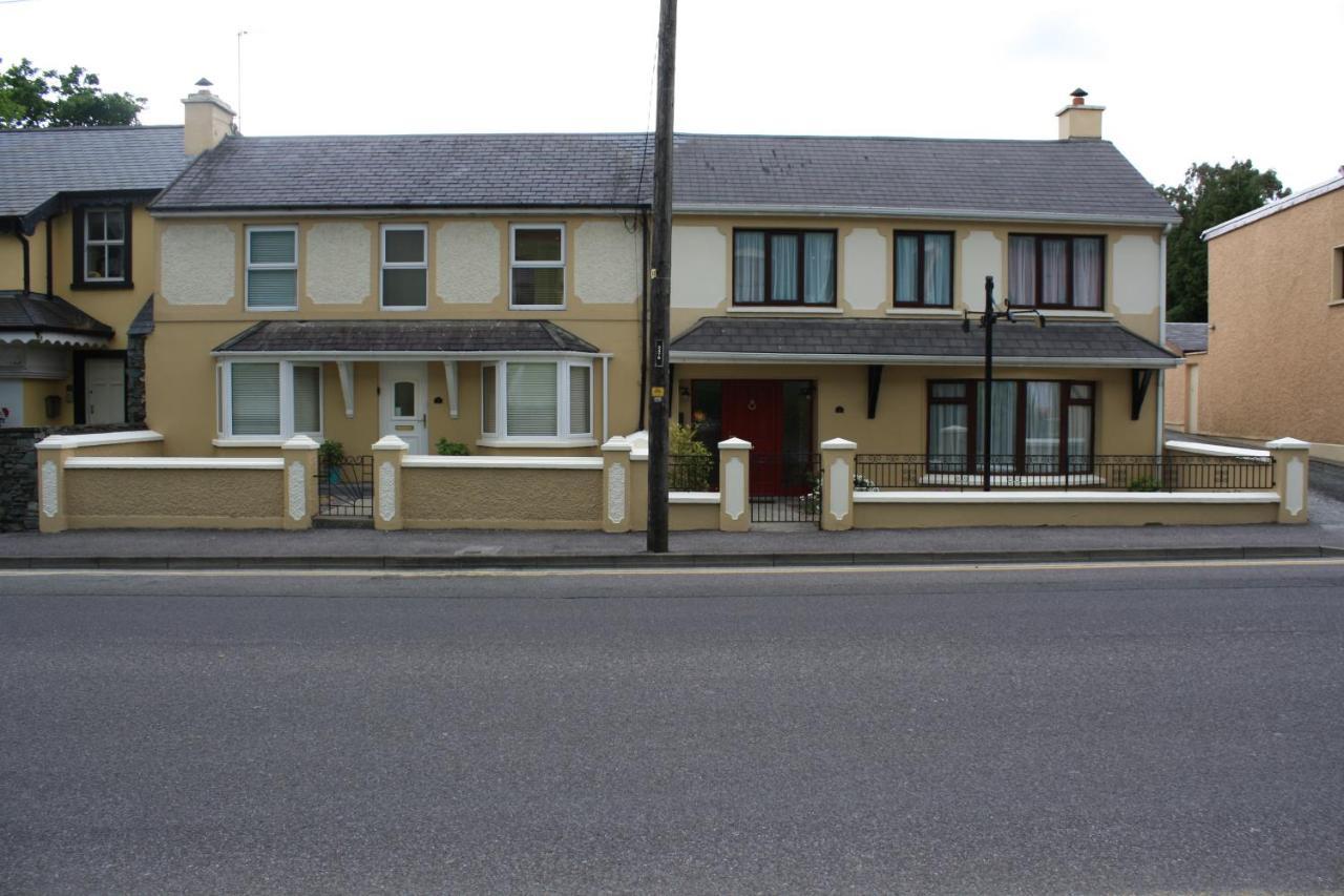 Luxury Townhouse -Free Private Parking- 2 Bedrooms Both En-Suite -Sleeps 5 - Fully Equipped Kitchen, Dining Room- Living Room With Tv Dvd Outside Courtyard With Seating - Fast Wi-Fi- 2-Minute Walk To Town Centre Killarney Exteriér fotografie