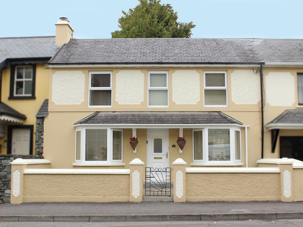 Luxury Townhouse -Free Private Parking- 2 Bedrooms Both En-Suite -Sleeps 5 - Fully Equipped Kitchen, Dining Room- Living Room With Tv Dvd Outside Courtyard With Seating - Fast Wi-Fi- 2-Minute Walk To Town Centre Killarney Exteriér fotografie